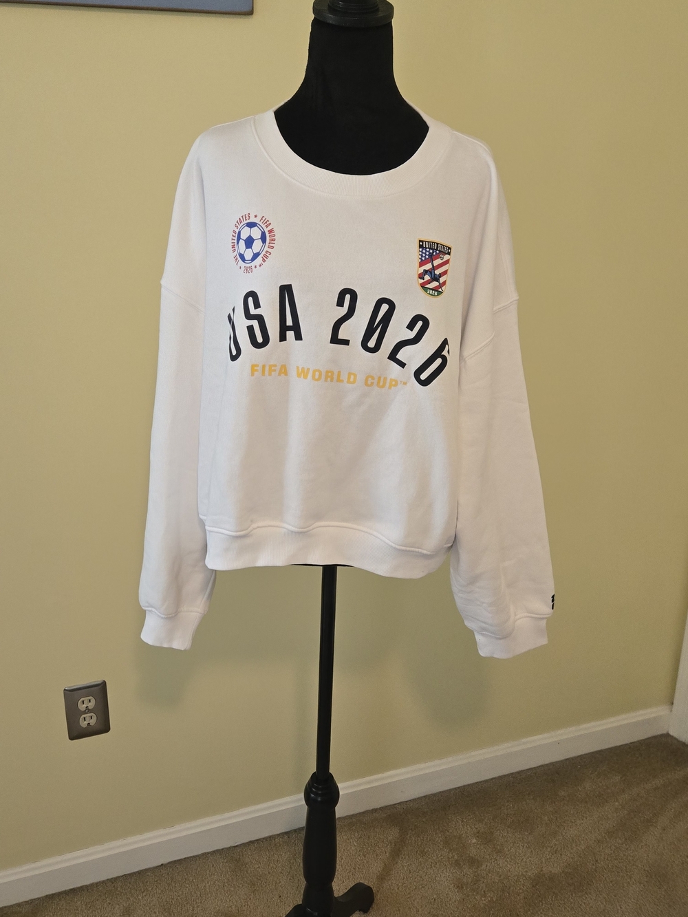 Old Navy White FIFA World Cup USA 2026 Crop Crewneck Sweatshirt